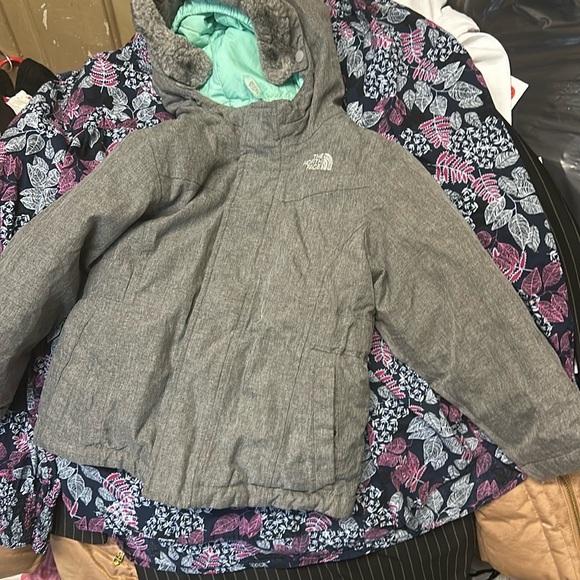 The North Face Kids Grey Jacket - Picture 5 of 11